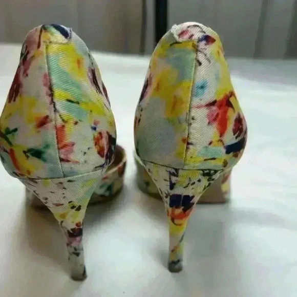 Vince Camuto Coloful Pumps (Size 6) - Picture 6 of 9
